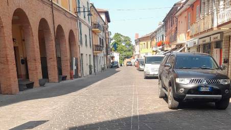 Roncofreddo, multano il verduraio mentre scarica la merce: “rivolta” in paese