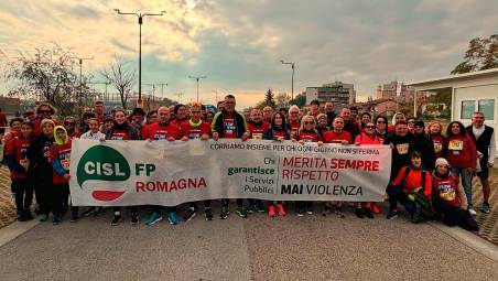 “Basta violenza contro i lavoratori dei servizi pubblici”. Oltre 100 delegate e delegati Cisl alla Maratona di Ravenna