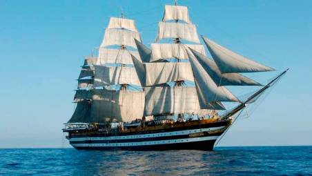 L’Amerigo Vespucci, su cui era imbarcato il 21enne