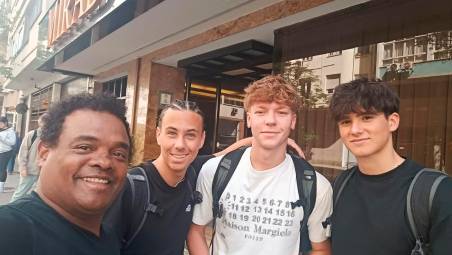 Valdo Bonfim con giovani volontari durante il viaggio dell’anno scorso