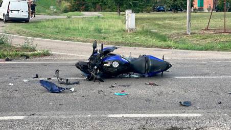 La moto su cui viaggiava il giovane (Foto MMPH)