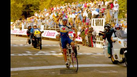 Il vittorioso, grintoso e solitario arrivo di Davide Cassani sul traguardo di Lugo nel Giro di Romagna 1995