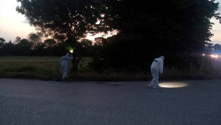 La scientifica e i carabinieri sul luogo del tentato omicidio, alla Cava Manzona Vecchia