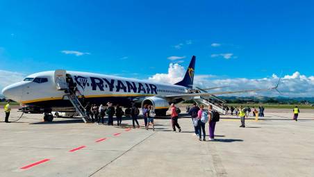 Voli Ryanair da Forlì e Rimini, promozione da 29,99 euro: “Da Cagliari a Manchester, ecco le destinazioni”