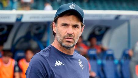 Guido Pagliuca è stato a Cesena per più di 24 ore e poi, quando si pensava che all’accordo avrebbe fatto seguito la firma, è tornato a Cecina in quanto la famiglia Aiello non è convinta e ha ripreso a spingere per Ashley Cole