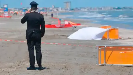 Il punto della spiaggia di Pinarella in cui è avvenuta la tragedia (Foto Massimo Fiorentini)