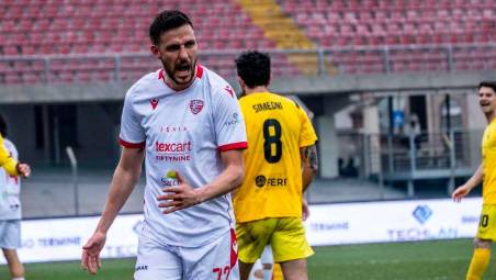 Matteo Cortesi con la maglia del Carpi (Lugli)
