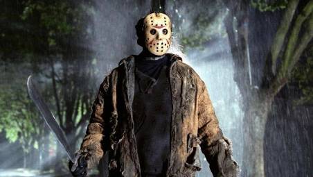 Lugo, mascherato come in “Venerdì 13” e col piccone terrorizza mamme e bambini