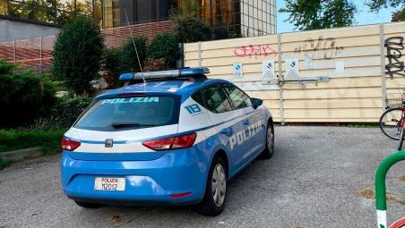 Rimini, l’ex colonia Enel dormitorio abusivo di irregolari: via alle procedure di espulsione