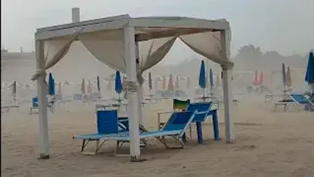 Meteo Romagna, l’aria è davvero cambiata: temporale e raffiche di vento a Viserba VIDEO