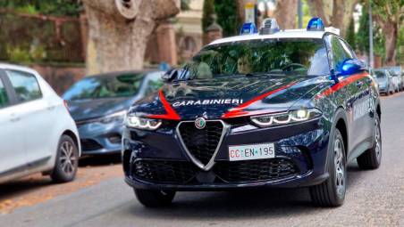 Marina di Ravenna, 18enne tenta di rubare un’auto