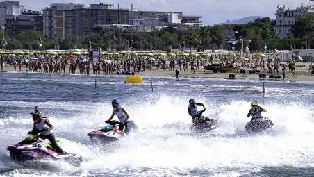 Rimini, arriva il Campionato italiano moto d’acqua, gare con velocità fino a 145 km/h