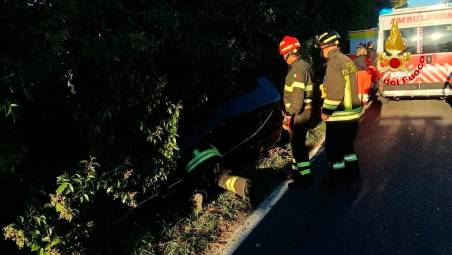 Forlì incidente: finisce fuori strada e resta bloccata all’interno dell’auto, donna all’ospedale