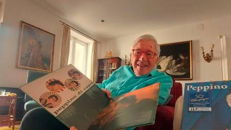 Addio a Peppino di Capri, la voce di “Champagne”, il brano legato nell’immaginario collettivo alla Riviera