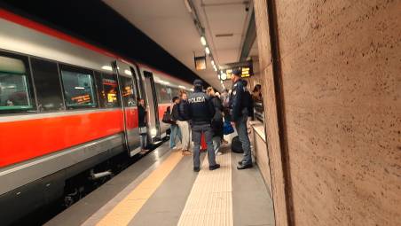 Rimini. Controllo notturno in stazione: arrestato con due etti di hashish