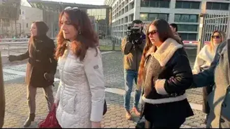 Giorgia Saponi all’ingresso del tribunale