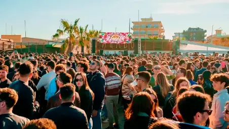 Milano Marittima, il caso dell’addio del Mambo al bagno Le Saline. L’Ascom: “La discoteca in spiaggia non è più tollerabile”