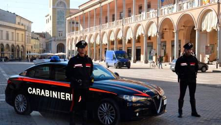 Faenza, aggrediscono un passante per rubargli la bici: coppia di ladri arrestata dai Carabinieri