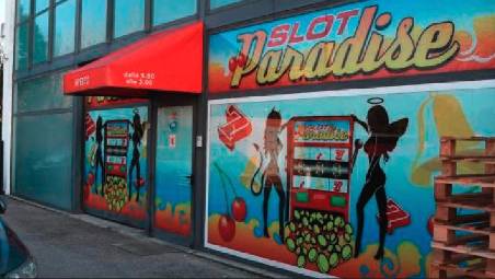 La sala slot Paradise di via Ciani