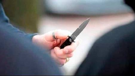 Ragazzina accoltellata a seno e pancia mentre tornava a casa: rapinatore arrestato a Savignano