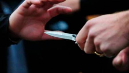 La polizia lo ha intercettato e portato in questura per i rilievi di rito