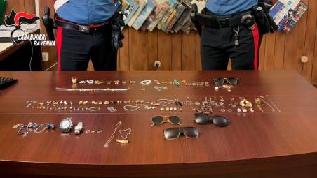 Brisighella, il furgone sospetto era pieno di gioielli rubati: cinque denunce