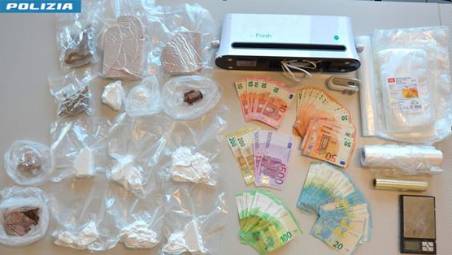 Ravenna, aveva in casa coca, eroina e marijuana: arrestato