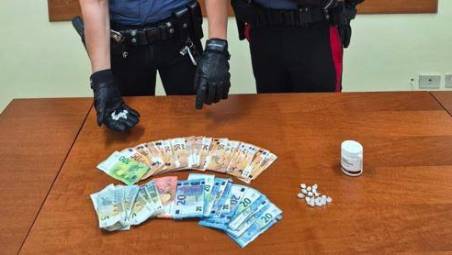 Castel Bolognese, spaccio: arrestato 33enne, sequestrate dosi di crack e denaro