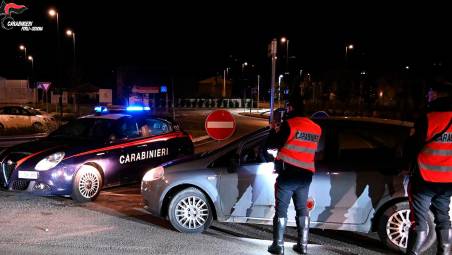 Meldola, si piazza alla fermata del bus con una bomboletta di spray urticante: denunciato dai Carabinieri