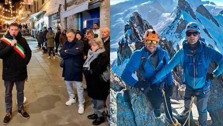 Il sindaco Filippo Sacchetti durante un momento di raccoglimento pubblico con le famiglie di Luca Perazzini e Cristian Gualdi