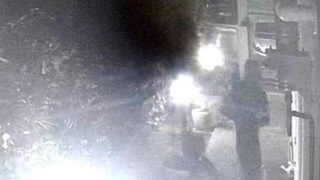 Uno dei ladri ripreso dalle telecamere