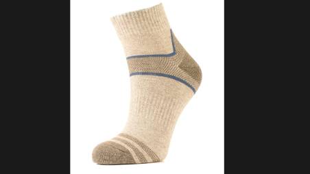 Rimini, i poliziotti entrano nella stanza e lancia un calzino pieno di cocaina sul tetto del palazzo di fronte: arrestato per spaccio