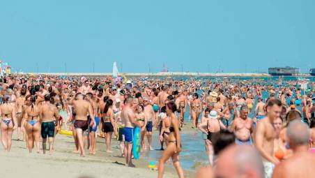 Turismo in Romagna, tanta pressione e poca crescita: lo studio del Touring Club