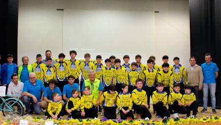 Foto di gruppo per atleti, tecnici e dirigenti della Sc Cotignolese, una realtà sempre più all’avanguardia