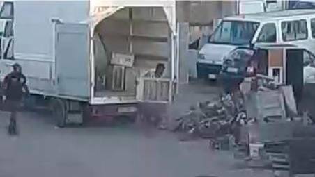 Cattolica, nella maxi-discarica abusiva c’erano anche 4 ambulanze e uno Scuolabus: 12 indagati