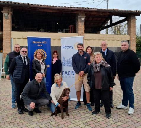Faenza, i Club Rotary ravennati e imolesi donano un cane per la pet therapy a Casa Novella