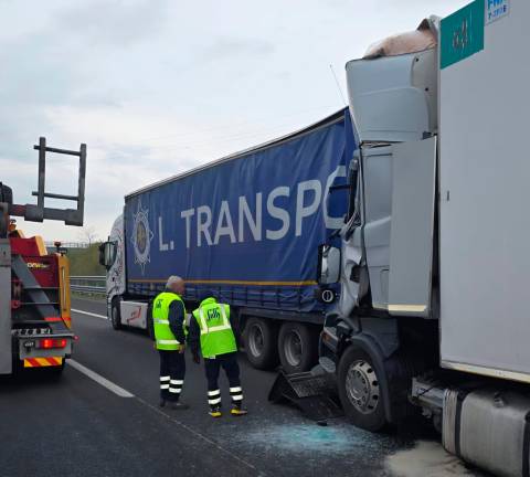 Rimini, incidente in A14: grave camionista dopo un tamponamento tra mezzi pesanti