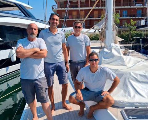 Da sinistra, il comandante Ludovico Clerici, l’armatore Luigi Gallo, il primo ufficiale Valentino Venturi e il deckhand Alessandro Savini