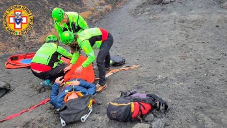 Escursionista di Rimini si frattura una gamba in una escursione sull’Etna
