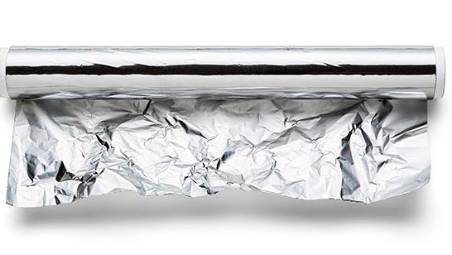 Rimini, avvolge i vestiti nell’alluminio e prova a rubarli alle Befane: colto sul fatto e arrestato