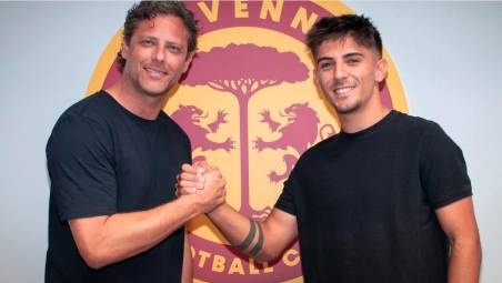 Marcello Orellana Cruz con il direttore sportivo giallorosso Davide Mandorlini