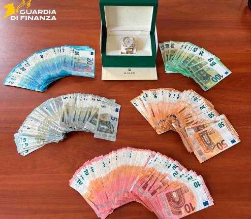 Faenza, operazione “Orient Express” sugli empori cinesi: sequestri per 10 milioni, sospeso un commercialista VIDEO