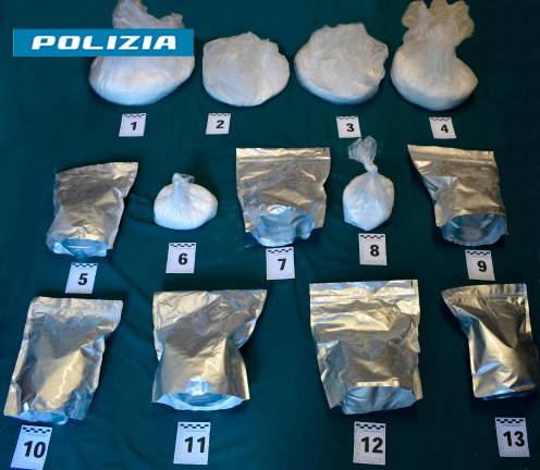 Mercato Saraceno, fermato sulla E45 con due scatoloni di Ketamina: 22enne arrestato