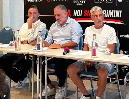 Da sinistra il direttore generale Massimiliano Alvisi, il direttore sportivo Pietro Tamai e l’allenatore Massimo Gadda