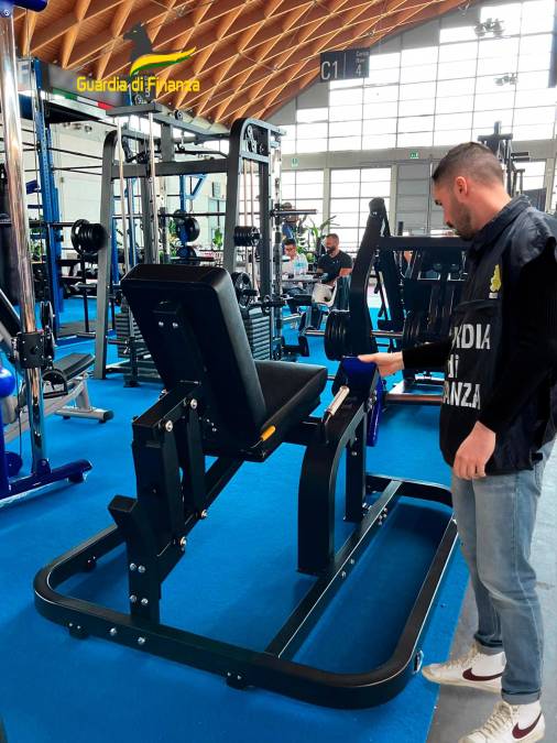 Esponeva a Rimini Wellness un macchinario “taroccato” del marchio romagnolo leader mondiale del fitness: scoperto dalla Finanza