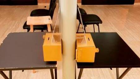 Forlì, ruba la cassetta delle offerte dalla camera mortuaria: bloccato dal familiare di un defunto e arrestato