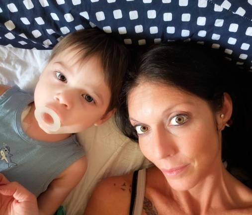 Il piccolo Giorgio con la mamma