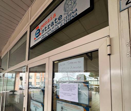 Cesena e l’Agenzia delle Entrate chiusa per terremoto: “Chi ha ravvisato subito il rischio crolli?”