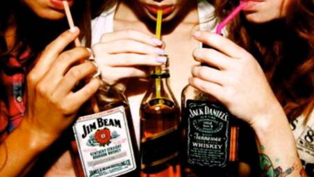 Alcol, 104mila minori in Italia bevono per ubriacarsi
