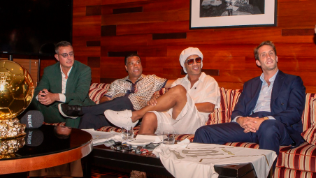 Da sinistra Lorenzo Tonetti, responsabile delle relazioni del Ravenna, Roberto de Assis Moreira, fratello e agente di Ronaldinho, seduto al suo fianco, e il presidente del Ravenna Fc Ignazio Cipriani
